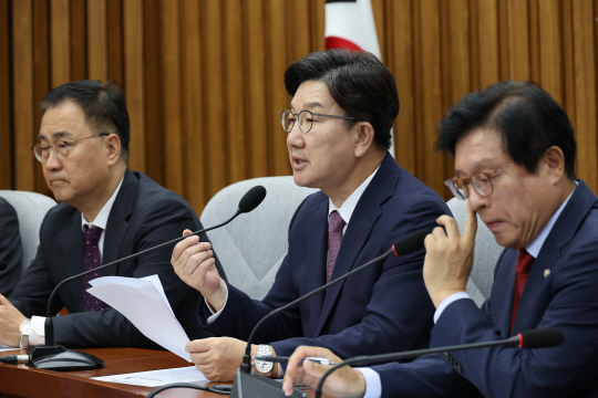 권성동 국민의힘 원내대표가 10일 국회에서 열린 원내대책회의에서 발언하고 있다. [연합뉴스]